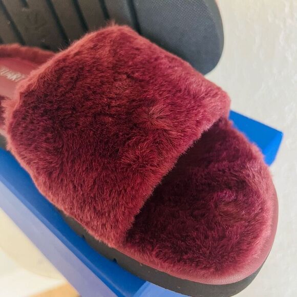 STUART WEITZMAN Elodie Chill Faux Fur Slide Slipper Sandal Size 9 Cranberry NWT - Picture 16 of 16
